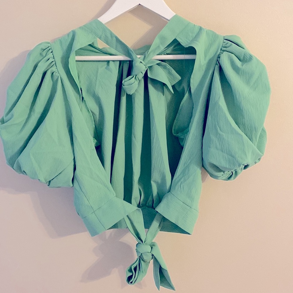 🎈BOGO FREE🎈Shein green back out top size small